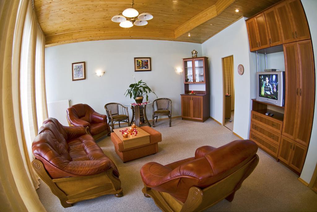 Oberig Hotel Morshyn Room photo
